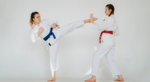 Read more about the article Karate vs Kickboxing: What’s the Difference?